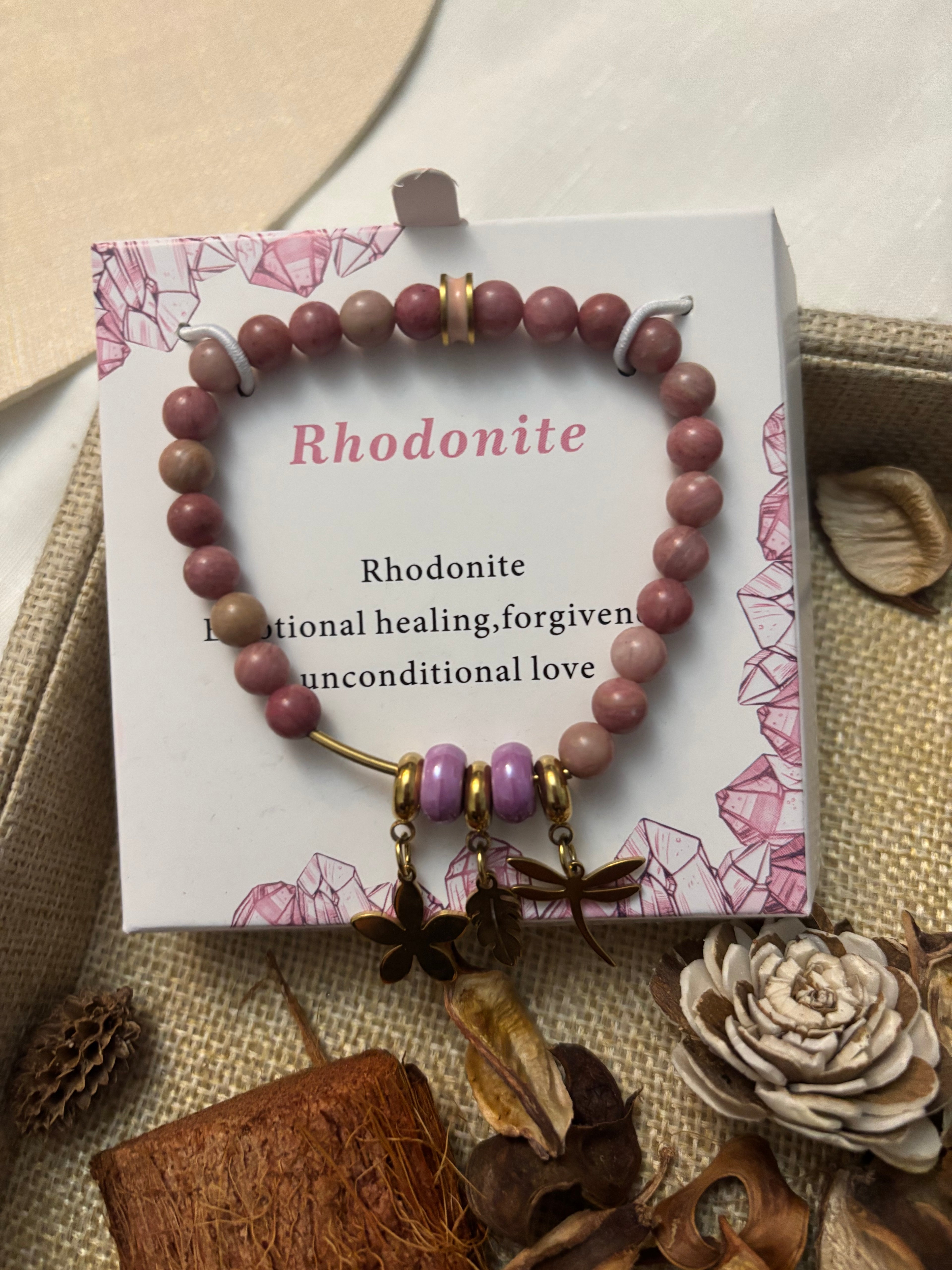 Bracelet en Pierre Rhodonite avec Charmes Dorés