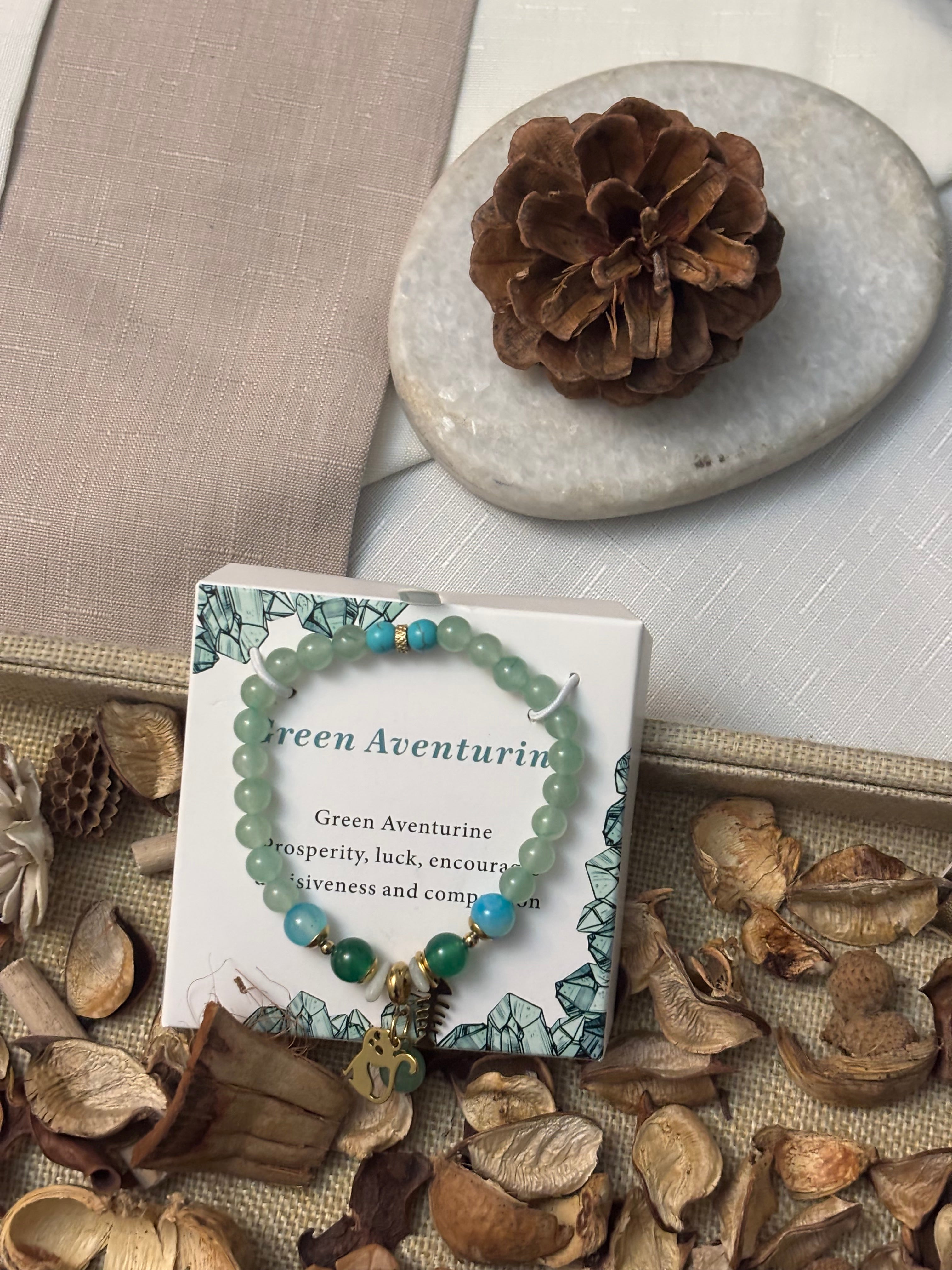 Bracelet en Pierre Aventurine Verte avec Charmes Dorés