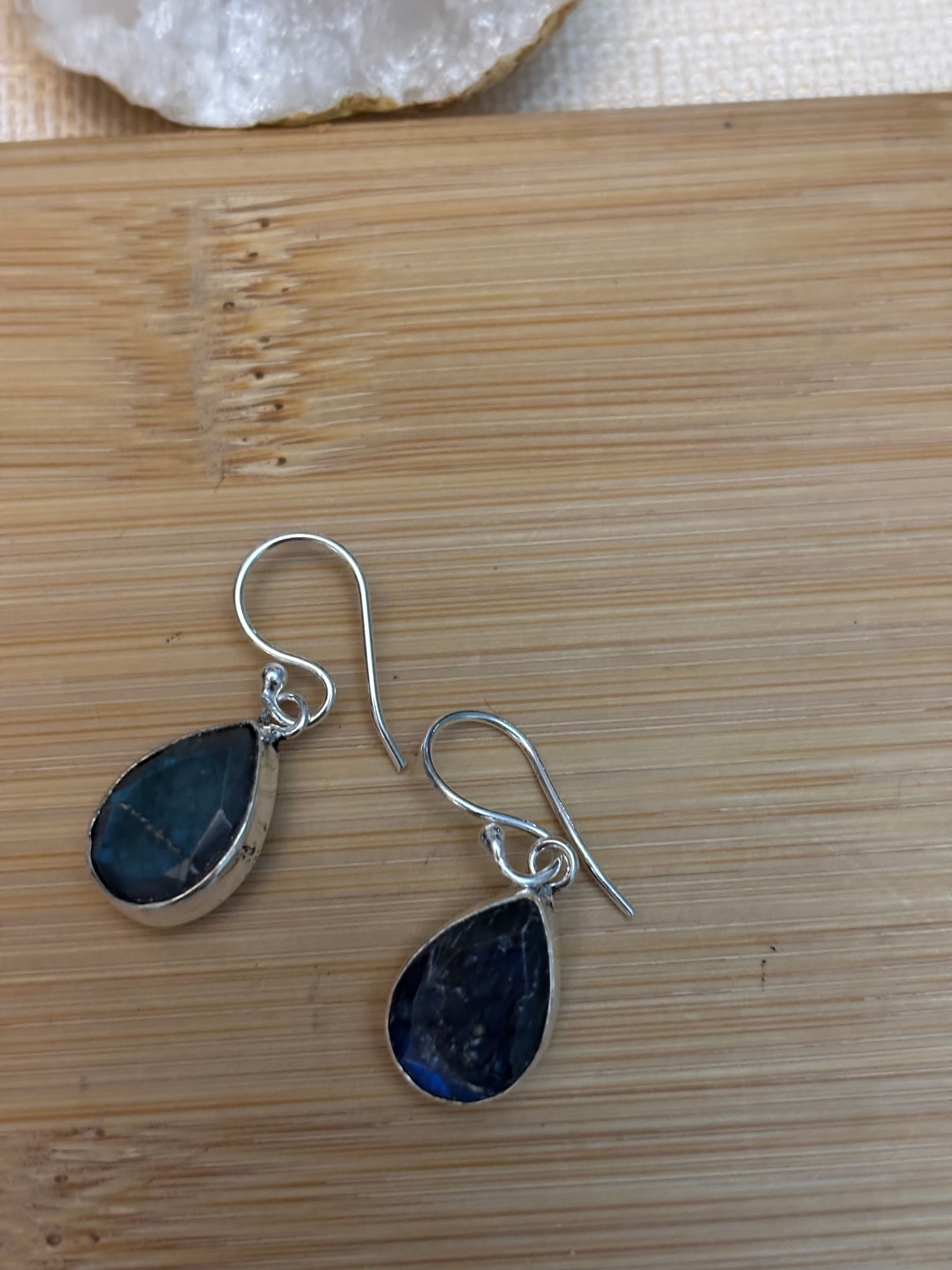 Boucle d’oreille en Labradorite en plaqué argent
