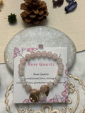 Bracelet en Pierre Quartz Rose avec Charmes Dorés